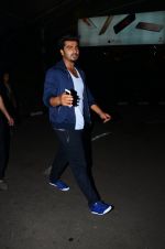 Arjun Kapoor snapped at airport  on 28th Jan 2016 (7)_56ab26e146bed.JPG