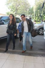Kareena Kapoor, Saif Ali KHan snapped at airport  on 29th Jan 2016  (32)_56acafff72bb9.JPG