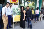 Anuj, Mrunal, VInod Singh at the launch of The Beer Cafe_56af00cf57477.jpg