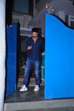 Shahid Kapoor and Mira Rajput on a dinner date at Olive on 31st Jan 2016 (7)_56af0f14e3e56.JPG