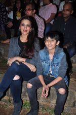 Sonali Bendre and son snapped in Mumbai on 31st Jan 2016 (20)_56af101b57442.JPG