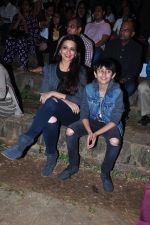 Sonali Bendre and son snapped in Mumbai on 31st Jan 2016 (22)_56af0edb4fcee.JPG