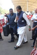 Amitabh Bachchan snapped at airport on 1st Feb 2016 (33)_56b05a22bd381.JPG