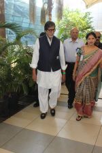 Amitabh Bachchan snapped at airport on 1st Feb 2016 (34)_56b05a23d2bea.JPG
