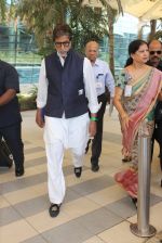Amitabh Bachchan snapped at airport on 1st Feb 2016 (36)_56b05a25620b1.JPG
