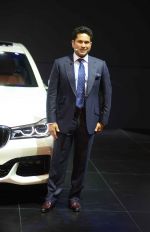Sachin Tendulkar unveils the new BMW 7 Series at Auto Expo 2016 on 3rd Feb 2016 (28)_56b301c24740a.JPG