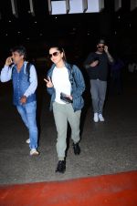 Sunny Leone snapped at airport on 4th Feb 2016 (3)_56b314cb6b705.JPG