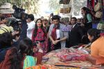 Katrina Kaif, Aditya Roy Kapoor goes shopping in Janpath for promoting Fitoor on 6th Feb 2016 (12)_56b732e4202da.jpg