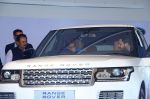 Amitabh Bachchan with his brand new Range Rover on 12th Feb 2016 (6)_56bf3808cf42e.JPG