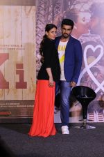Kareena Kapoor, Arjun Kapoor at Ki and Ka Trailer launch in Mumbai on 15th Feb 2016 (19)_56c2b4bcba490.JPG