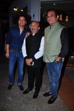 Shaan, Abhijeet Bhattacharya at Sameer in Guinness book of records bash with music fraternity on 15th Feb 2016 (49)_56c2e4582fedc.JPG