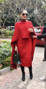 Sonam Kapoor promotes Neerja in Delhi on 15th Feb 2016 (60)_56c2c6043ef46.jpg