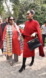 Sonam Kapoor, Shabana Azmi promotes Neerja in Delhi on 15th Feb 2016 (55)_56c2c60baef09.jpg