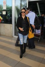 Surveen Chawla snapped at airport on 15th Feb 2015 (23)_56c2c34416c49.JPG