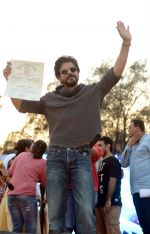 Shahrukh Khan at Delhi College to get the graduation Certificate on 16th Feb 2016 (38)_56c41aed77f55.JPG