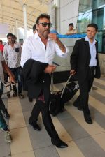 Jackie Shroff snapped at airport on 17th Feb 2016 (55)_56c5767a96562.JPG