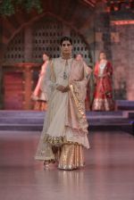 Model walk the ramp for Anju Modi Show at Make in India show at Prince of Wales Musuem with latest Bridal Couture in Mumbai on 17th Feb 2016 (123)_56c5772995071.JPG