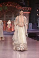 Model walk the ramp for Anju Modi Show at Make in India show at Prince of Wales Musuem with latest Bridal Couture in Mumbai on 17th Feb 2016 (127)_56c5772ce3b0a.JPG
