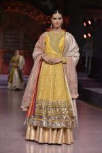 Model walk the ramp for Anju Modi Show at Make in India show at Prince of Wales Musuem with latest Bridal Couture in Mumbai on 17th Feb 2016 (143)_56c5773c95765.JPG