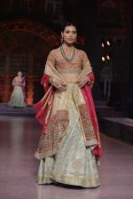 Model walk the ramp for Anju Modi Show at Make in India show at Prince of Wales Musuem with latest Bridal Couture in Mumbai on 17th Feb 2016 (154)_56c5774b63271.JPG