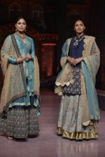 Model walk the ramp for Anju Modi Show at Make in India show at Prince of Wales Musuem with latest Bridal Couture in Mumbai on 17th Feb 2016 (162)_56c577544195a.JPG