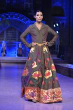 Model walk the ramp for Neeta Lulla Show at Make in India show at Prince of Wales Musuem with latest Bridal Couture in Mumbai on 17th Feb 2016 (94)_56c578602fbf0.JPG