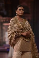 Model walk the ramp for Vikram Phadnis Show at Make in India show at Prince of Wales Musuem with latest Bridal Couture in Mumbai on 17th Feb 2016 (10)_56c57a3c5b7e1.JPG