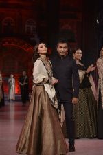 Soha Ali Khan walk the ramp for Vikram Phadnis Show at Make in India show at Prince of Wales Musuem with latest Bridal Couture in Mumbai on 17th Feb 2016 (14)_56c57a508fe1b.JPG