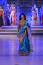 Sonali Bendre walk the ramp for Shaina NC Show at Make in India show at Prince of Wales Musuem with latest Bridal Couture in Mumbai on 17th Feb 2016 (54)_56c5796a9b353.JPG