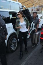 Jacqueline Fernandez snapped at airport in Mumbai on 19th Feb 2016 (15)_56c84bf877f18.JPG