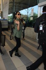 Jacqueline Fernandez snapped at airport in Mumbai on 19th Feb 2016 (22)_56c84c0500dd6.JPG