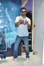 Ranveer Singh at Gap Jeans store launch in Mumbai on 20th Feb 2016 (101)_56c96722c1482.JPG