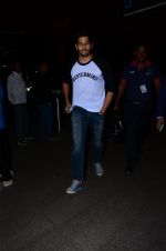 Sidharth Malhotra snapped as they board airline to Thailand on 21st Feb 2016 (17)_56cab0cfece3d.JPG