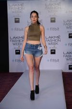 at Lakme model auditions in Mumbai on 23rd Feb 2016 (111)_56cd65861a3c8.JPG