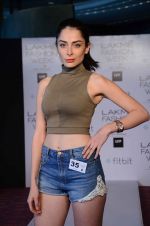 at Lakme model auditions in Mumbai on 23rd Feb 2016 (115)_56cd658c9f4a9.JPG