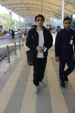 Ali Zafar snapped at airport on 24th Feb 2016 (17)_56cea3d94c9d6.JPG
