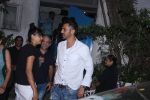 Arjun Rampal snapped with models from his ramp days at Olive in Bandra on 26th Feb 2016 (6)_56d18b72d6623.JPG