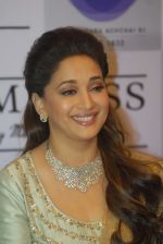 Madhuri Dixit ties up with PNG Jewellers to launch her jewellery line TIMELESS  in pune on 26th Feb 2016 (11)_56d13e1ba1a9e.jpg