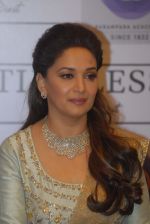 Madhuri Dixit ties up with PNG Jewellers to launch her jewellery line TIMELESS  in pune on 26th Feb 2016 (12)_56d13e1d3f57d.jpg