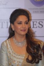 Madhuri Dixit ties up with PNG Jewellers to launch her jewellery line TIMELESS  in pune on 26th Feb 2016 (15)_56d13e217fedb.jpg
