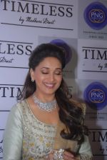 Madhuri Dixit ties up with PNG Jewellers to launch her jewellery line TIMELESS  in pune on 26th Feb 2016 (7)_56d13e134daf5.jpg