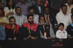 Abhishek Bachchan and Amitabh Bachchan at prokabaddi match on 28th Feb 2016 (24)_56d53bc9883e8.JPG