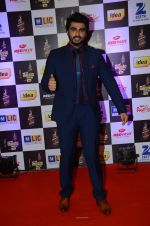 Arjun Kapoor at radio mirchi awards red carpet in Mumbai on 29th Feb 2016 (252)_56d59dbfa0afd.JPG