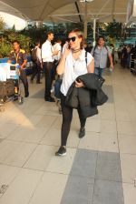 Neha Dhupia snapped at airport on 1st March 2016 (33)_56d69519647c3.JPG