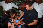 Salman Khan at dinner party in Mumbai on 2nd March 2016 (100)_56d8460656c88.JPG