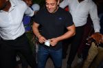 Salman Khan at dinner party in Mumbai on 2nd March 2016 (126)_56d846223c957.JPG