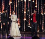 Kapil Sharma cheers the Finalists in India_s Best Dramebaaz Grand Finale on 3rd March 2016 (8)_56d99df2ccf4e.jpg