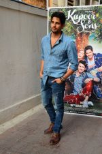 Sidharth Malhotra at Kapoor N Sons promotions at Johar_s office on 3rd March 2016 (92)_56d9a90f8dbb2.JPG