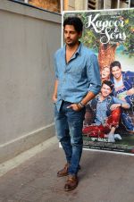 Sidharth Malhotra at Kapoor N Sons promotions at Johar_s office on 3rd March 2016 (93)_56d9a910e9715.JPG