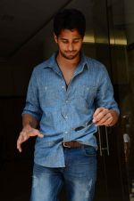 Sidharth Malhotra snapped outisde radio station on 3rd March 2016 (28)_56d9ab2e67d25.JPG